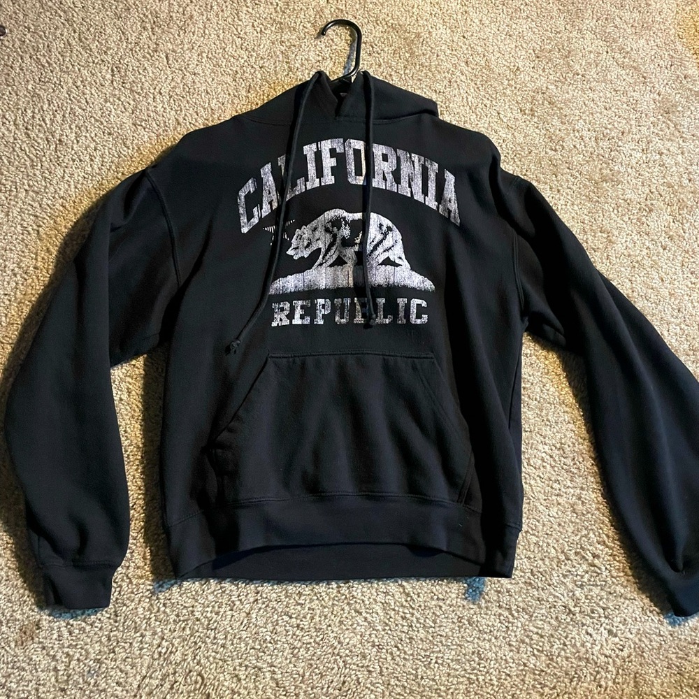 Black sweatshirt